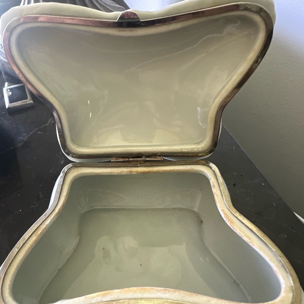 Neiman Marcus Vintage Butterfly Porcelain Trinket Box - Picture 4 of 8